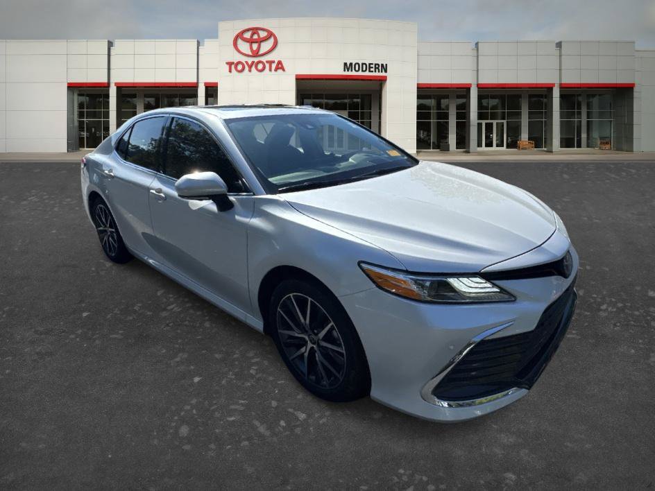 Used 2023 Toyota Camry XLE w/ Navigation Package FWD image 10