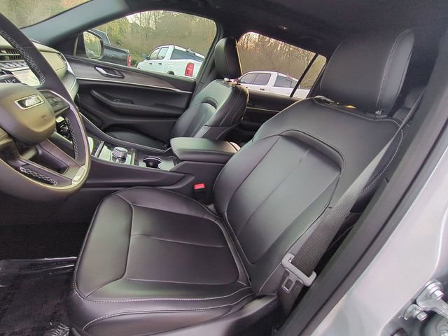 New 2025 Jeep Grand Cherokee L Limited w/ Black Appearance Package AWD/4WD image 23