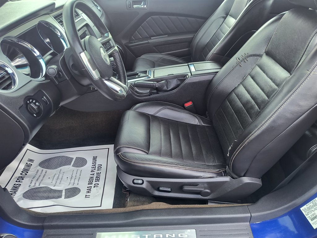 Used 2013 Ford Mustang Premium image 31