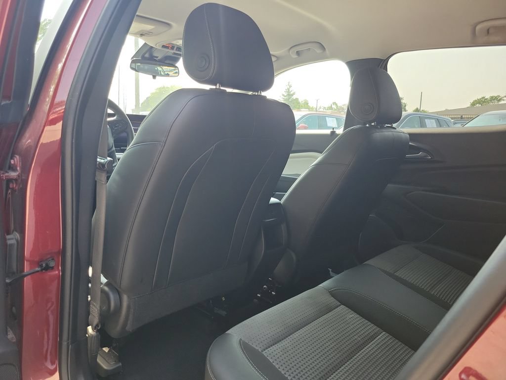 Used 2025 Chevrolet Trax LT FWD image 11