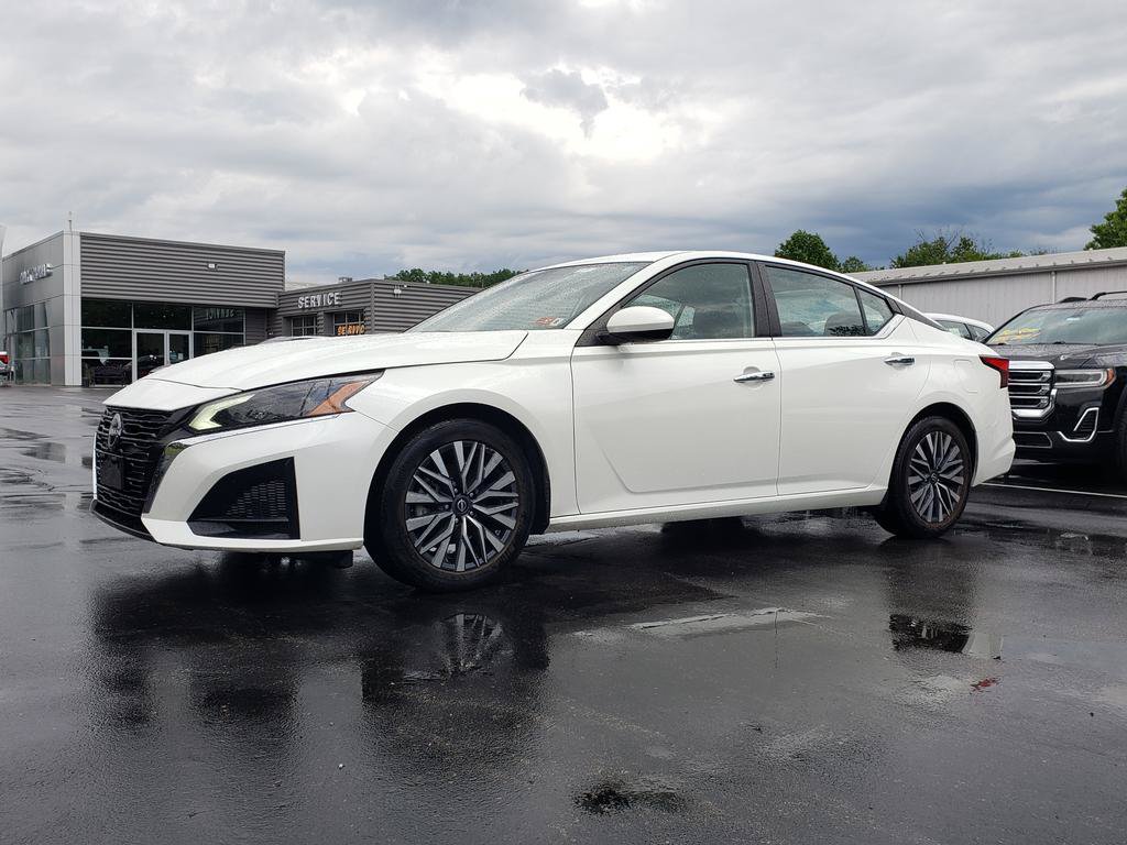 Used 2023 Nissan Altima 2.5 SV FWD image 1