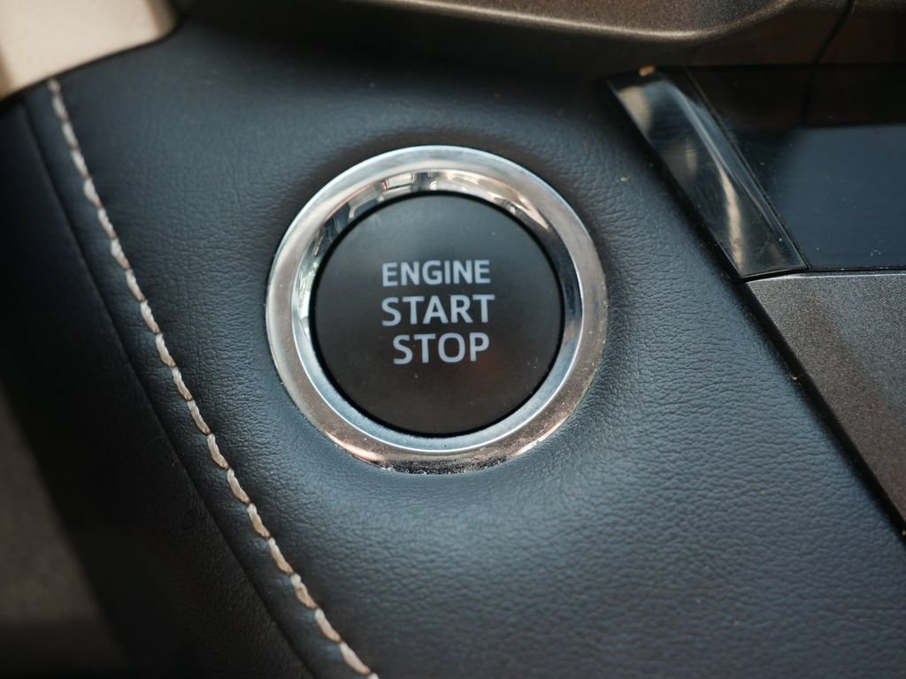 Used 2013 Toyota RAV4 Limited AWD/4WD image 19