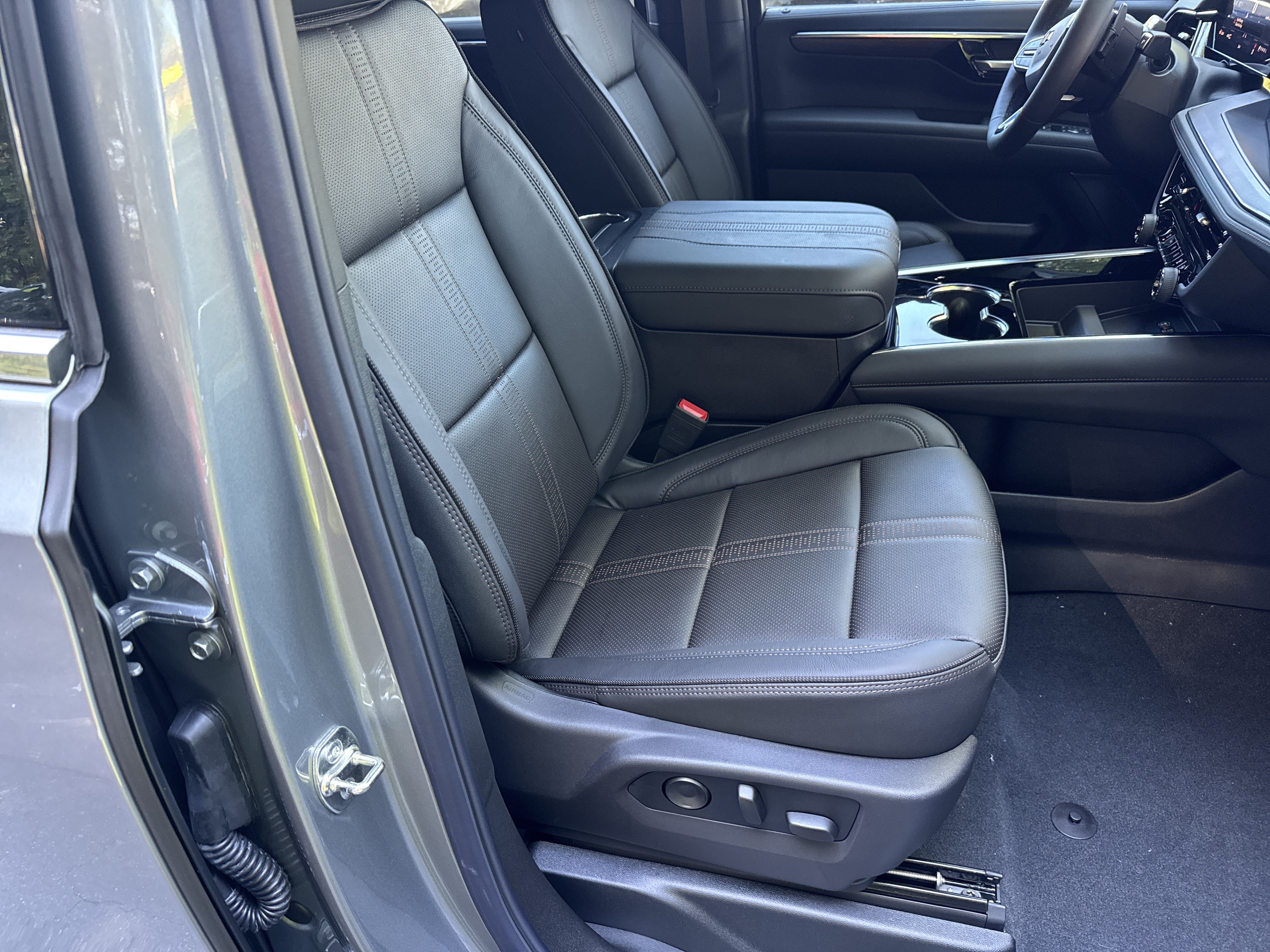 New 2027 Chevrolet Tahoe High Country AWD/4WD image 13