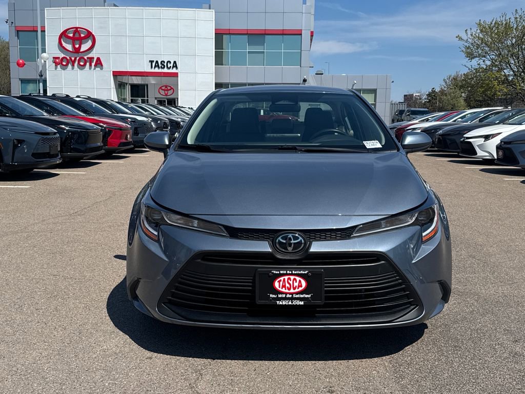 Used 2023 Toyota Corolla LE w/ Carpet Mat Package (TMS) FWD image 3