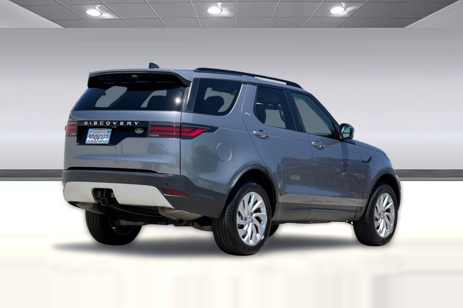 Used 2022 Land Rover Discovery S AWD/4WD image 9