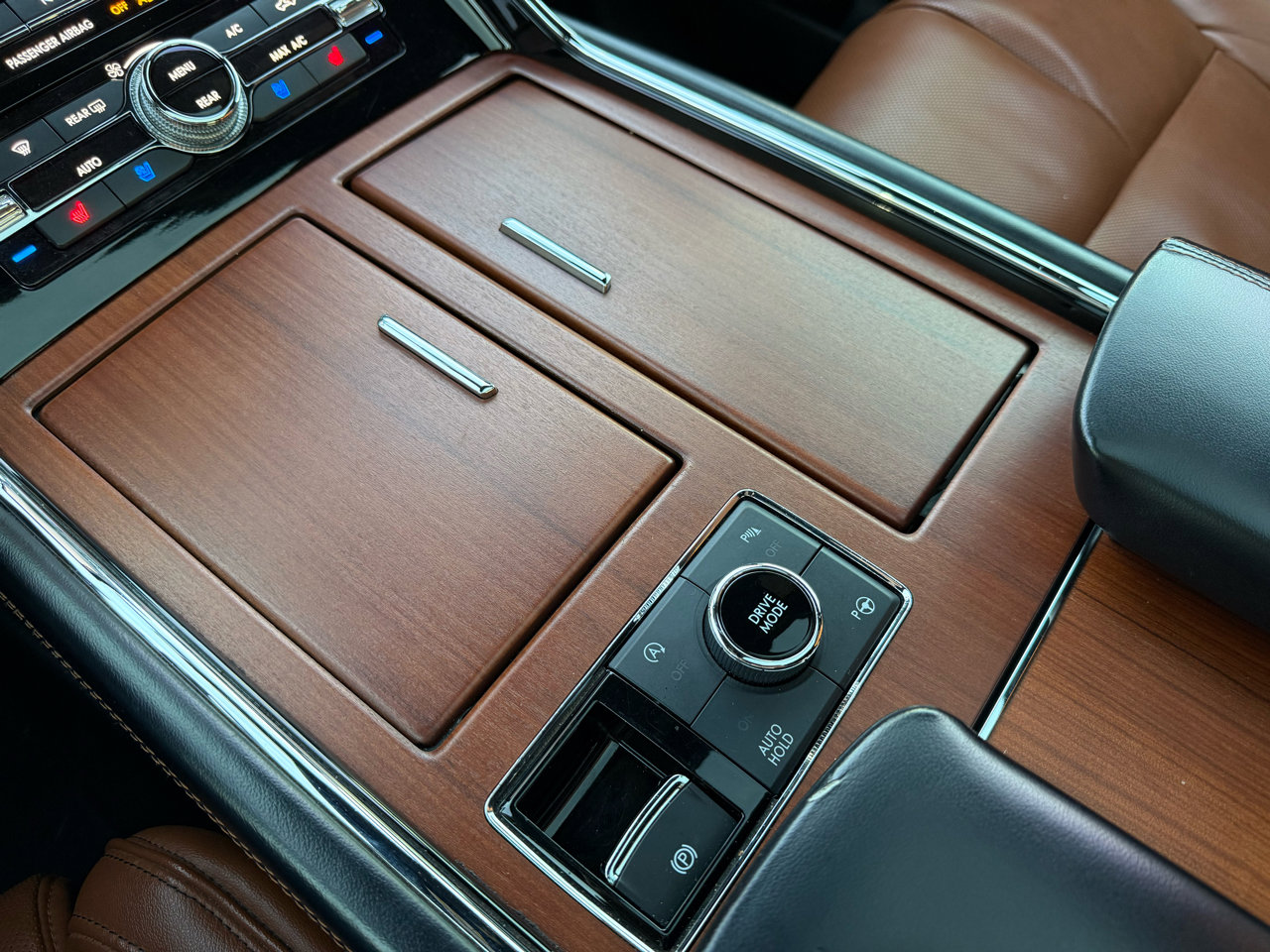 Used 2018 Lincoln Navigator Reserve w/ Technology Package image 38