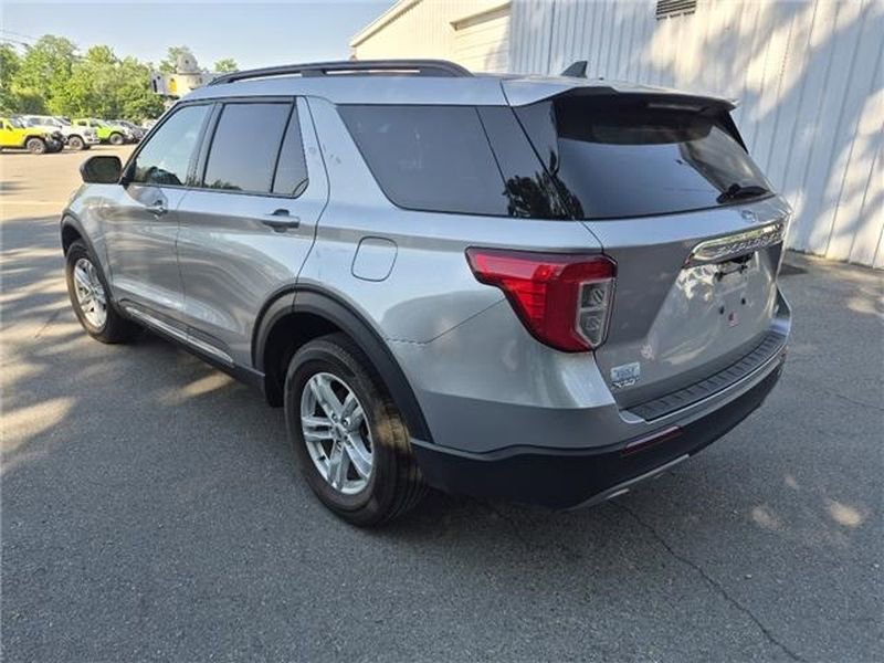 Used 2022 Ford Explorer XLT w/ Equipment Group 202A AWD/4WD image 4
