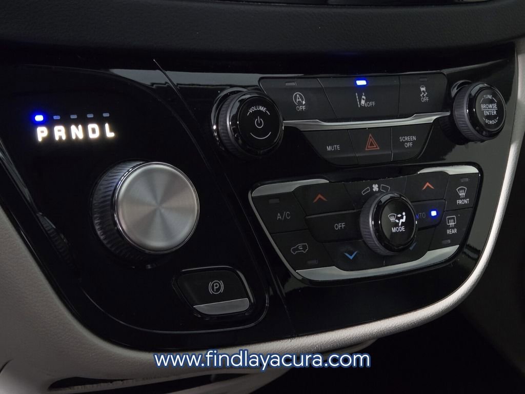Used 2022 Chrysler Pacifica Touring-L image 23