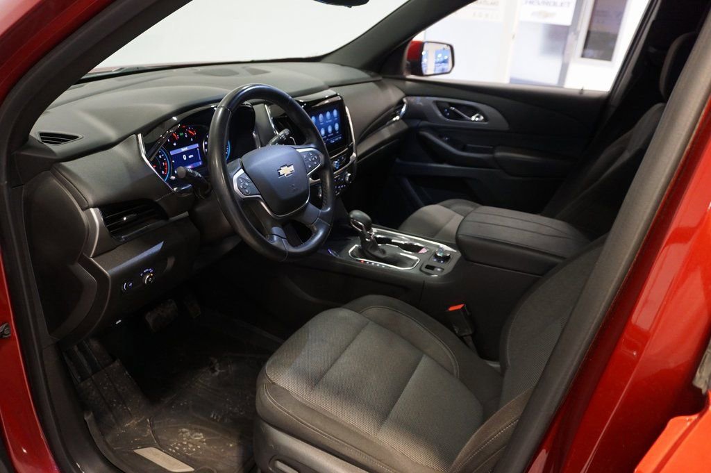 Certified 2023 Chevrolet Traverse LT w/ Rear Camera Mirror Package image 9