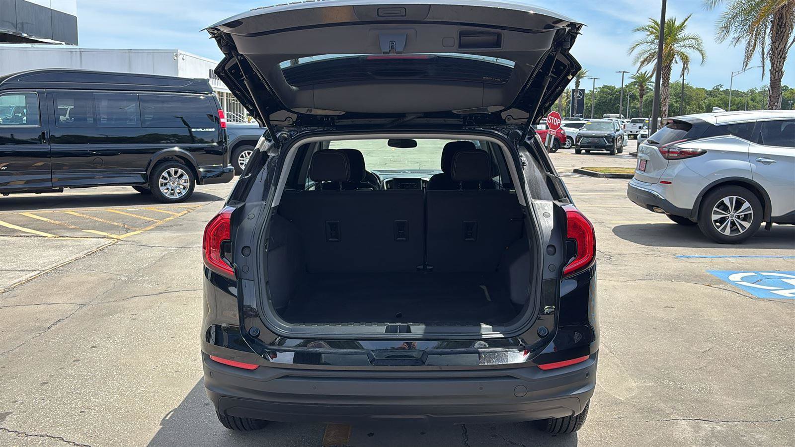 Used 2023 GMC Terrain SLE FWD image 17