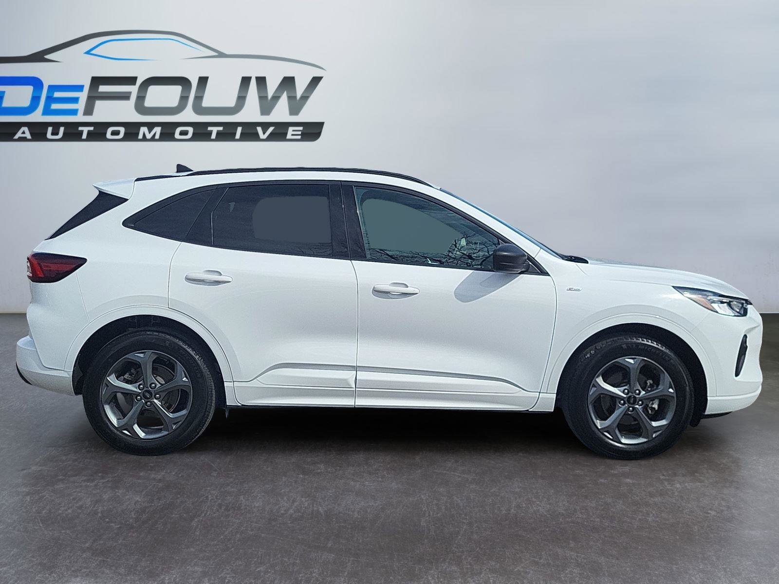 Used 2023 Ford Escape ST-Line image 2