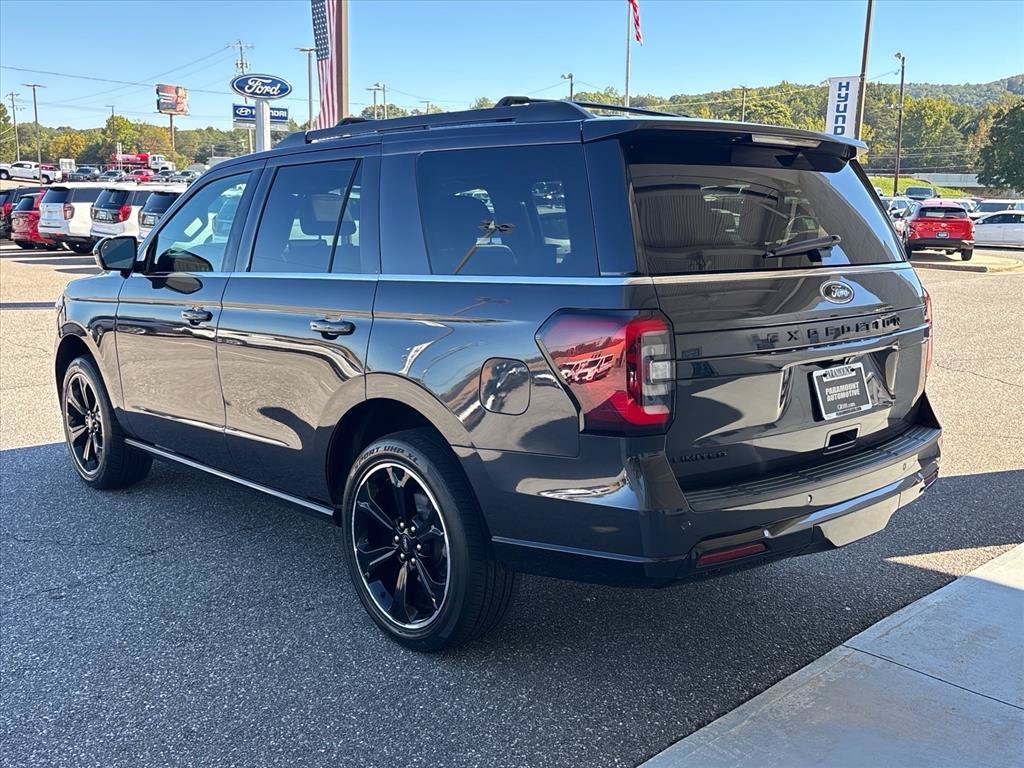 Used 2022 Ford Expedition Limited AWD/4WD image 2