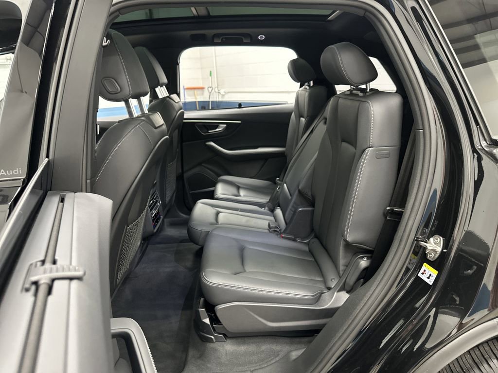 Used 2025 Audi Q7 3.0T Premium Plus image 32