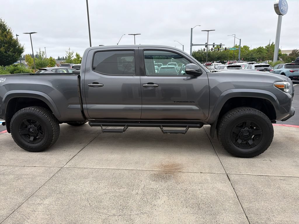 Used 2020 Toyota Tacoma TRD Sport AWD/4WD image 5