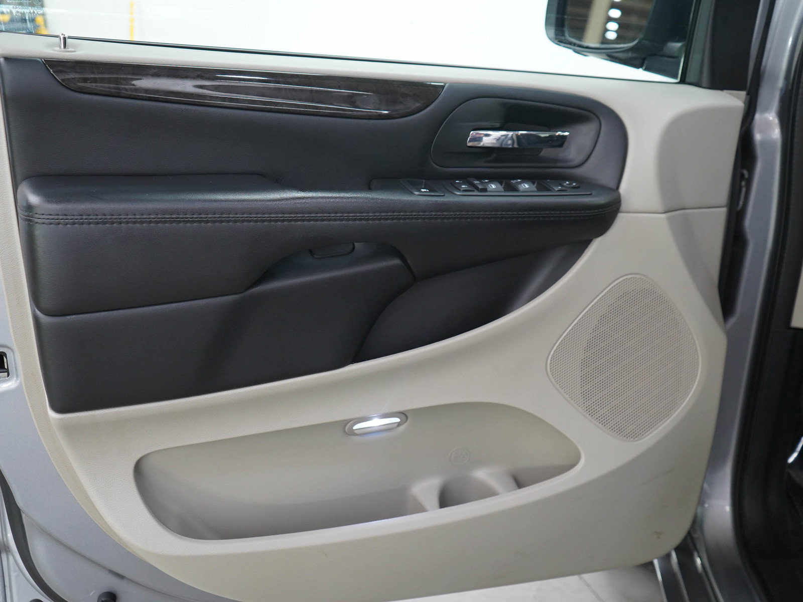 Used 2020 Dodge Grand Caravan SE w/ UConnect Hands-Free Group FWD image 19