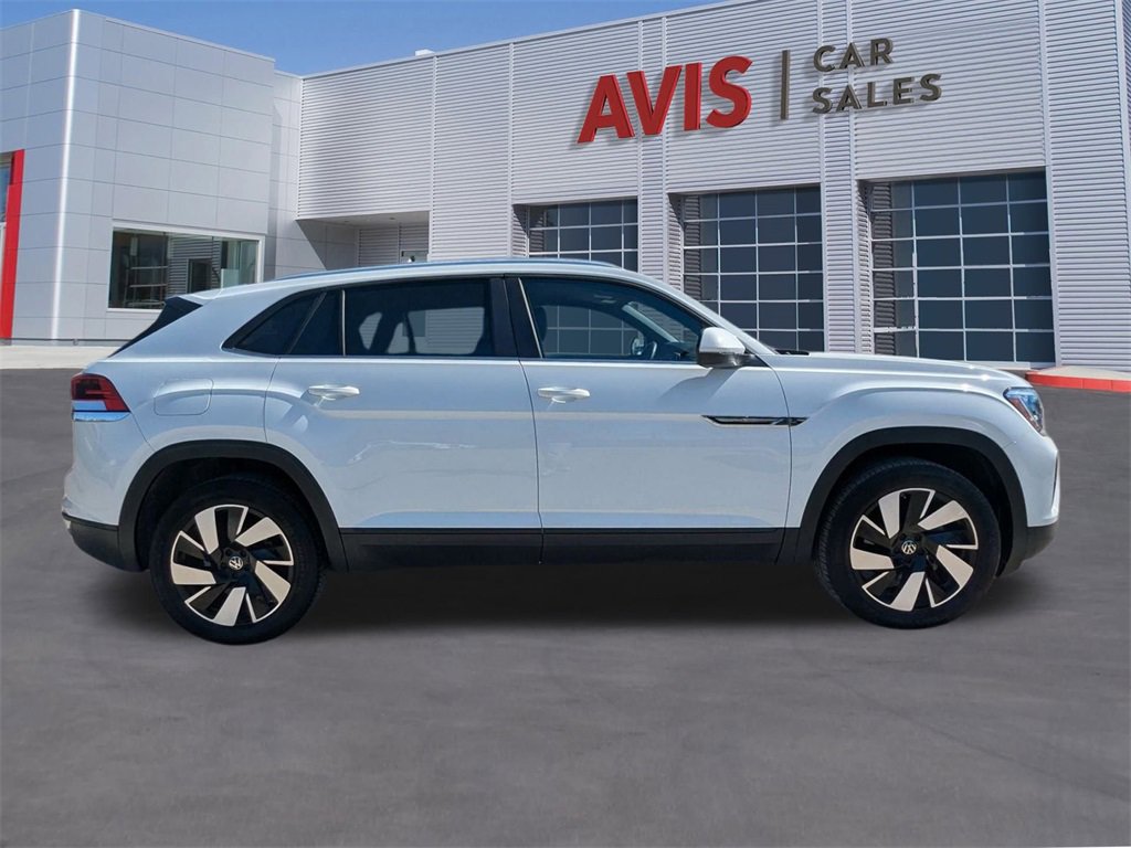 Used 2025 Volkswagen Atlas Cross Sport SE image 5