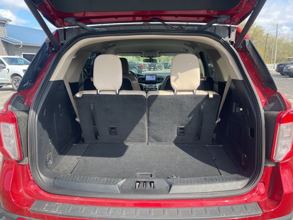 Used 2023 Ford Explorer XLT w/ Equipment Group 202A image 8