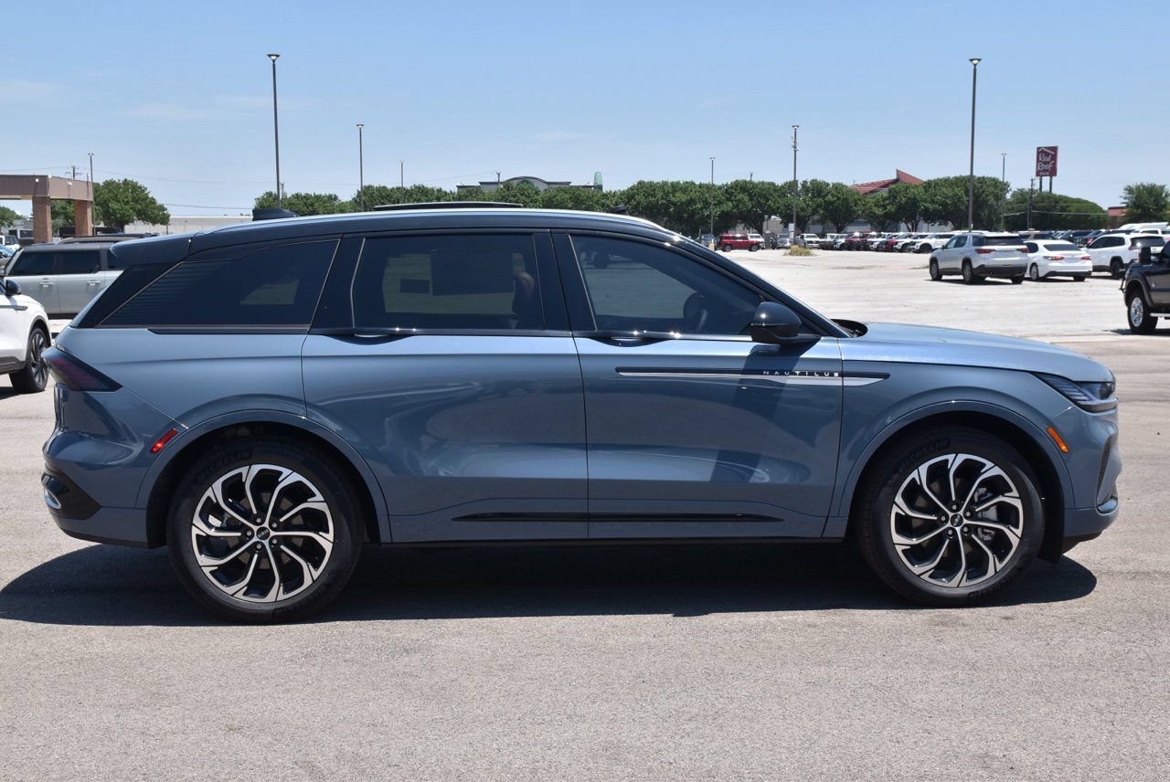 New 2026 Lincoln Nautilus Reserve AWD/4WD image 12