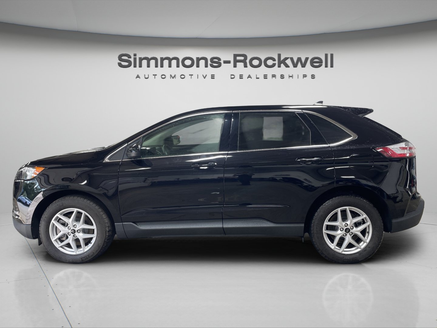 Used 2024 Ford Edge SEL w/ Convenience Package AWD/4WD image 2