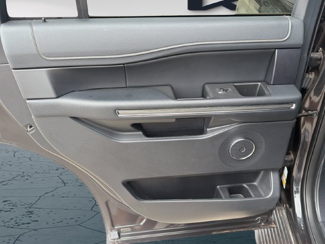 Used 2024 Ford Expedition XLT RWD image 16