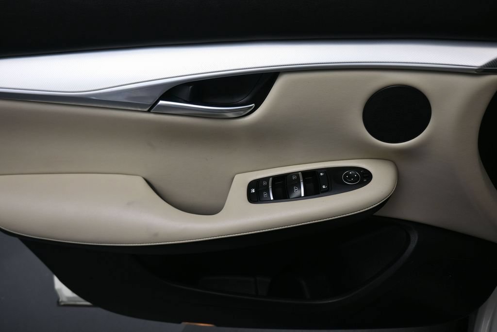 Used 2019 INFINITI QX50 Luxe w/ Navigation Package FWD image 10
