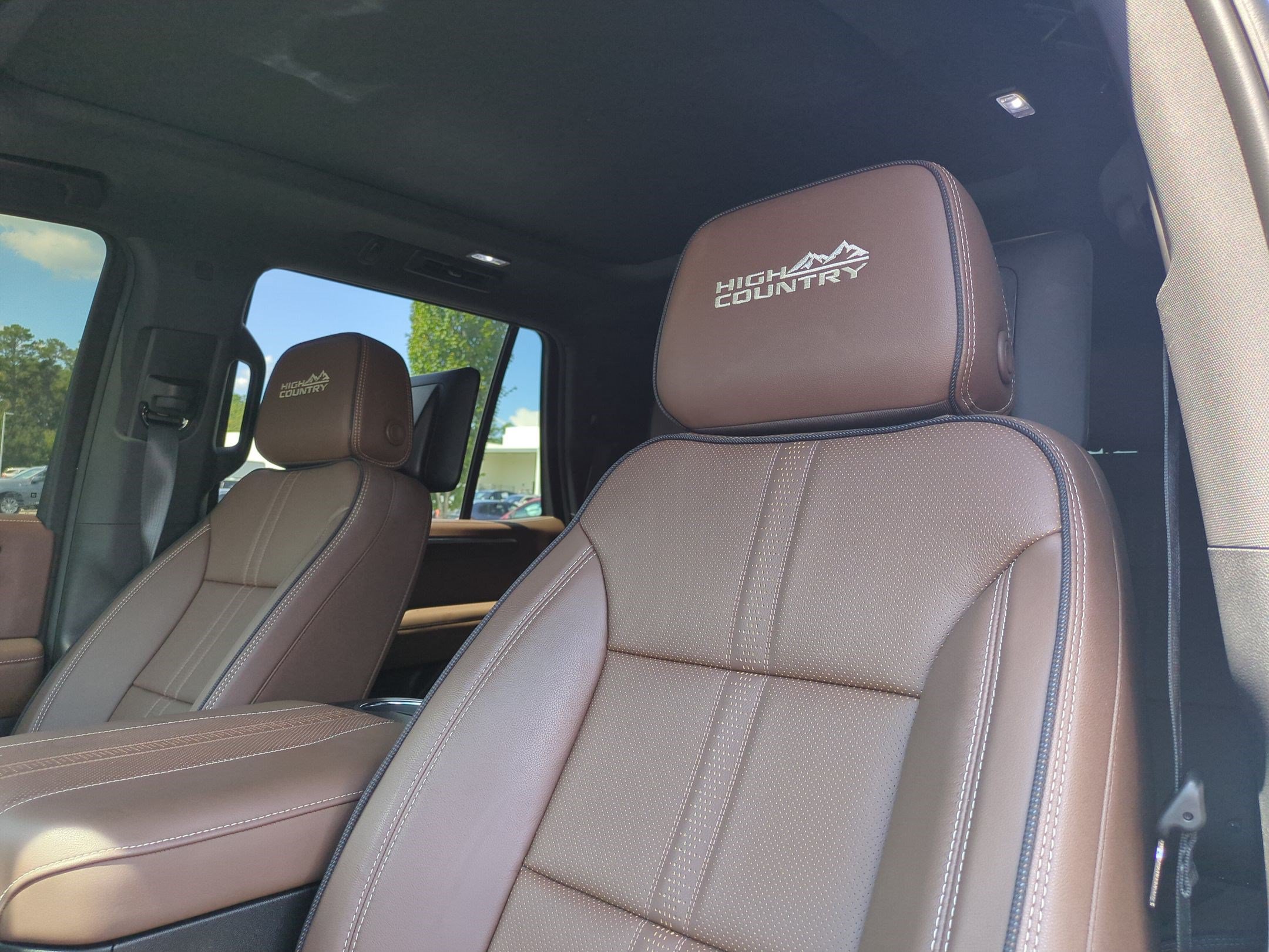 Used 2025 Chevrolet Tahoe High Country AWD/4WD image 14