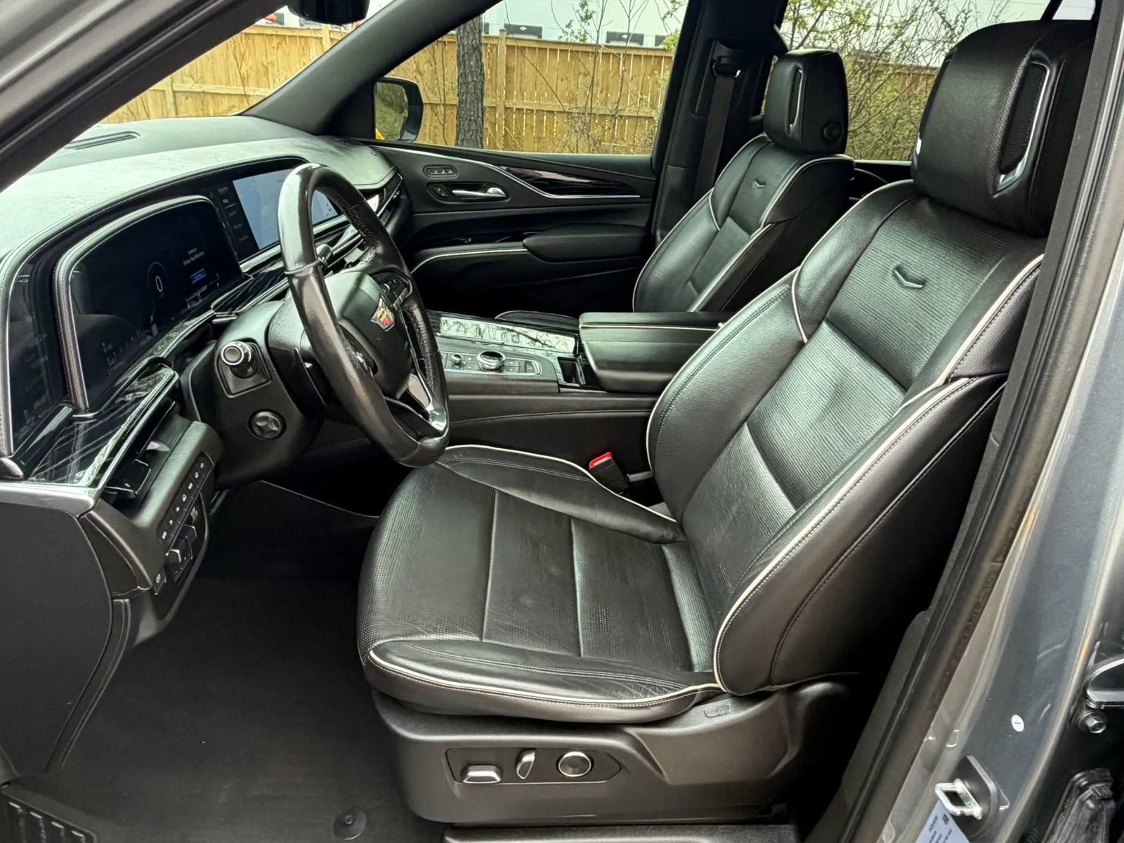 Used 2021 Cadillac Escalade ESV Sport w/ Driver Assist Tech Package AWD/4WD image 4