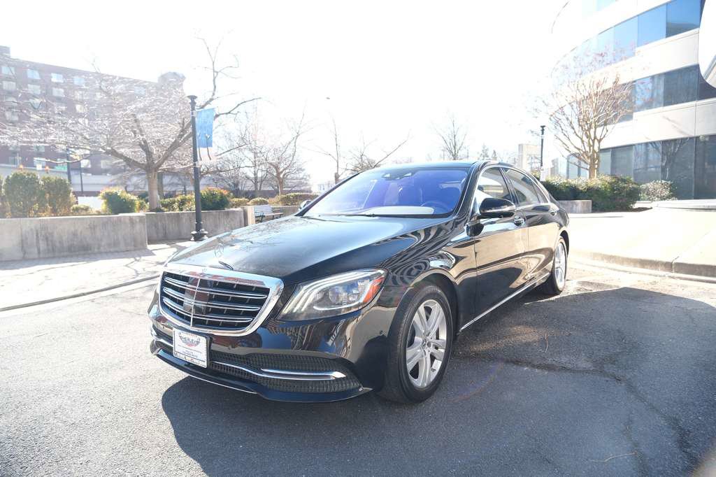 Used 2018 Mercedes-Benz S 560 4MATIC Sedan w/ Premium Package image 4