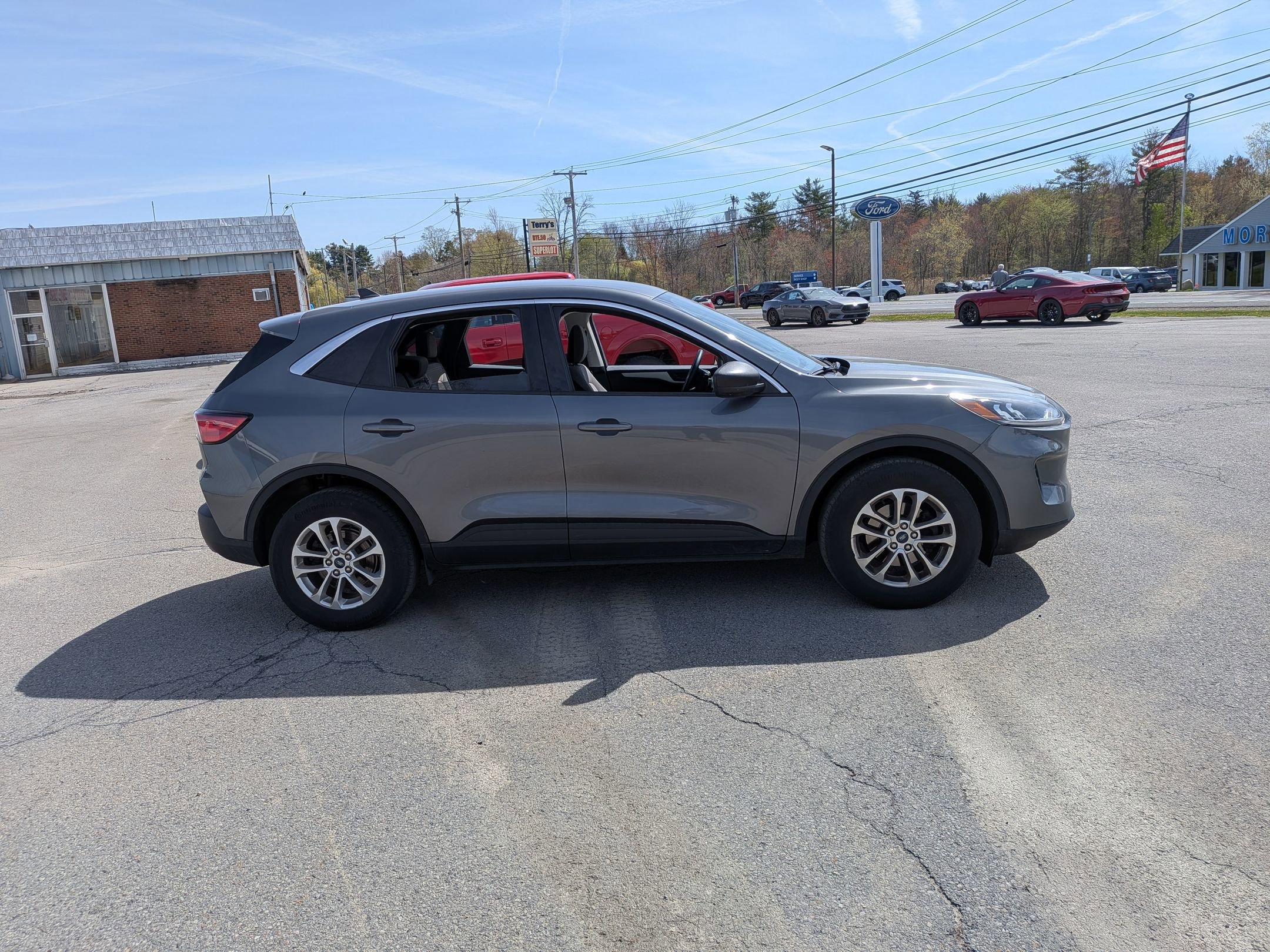 Used 2022 Ford Escape SE w/ Convenience Package AWD/4WD image 2