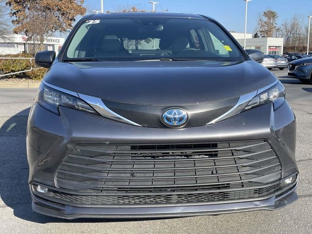 Used 2025 Toyota Sienna XLE image 8