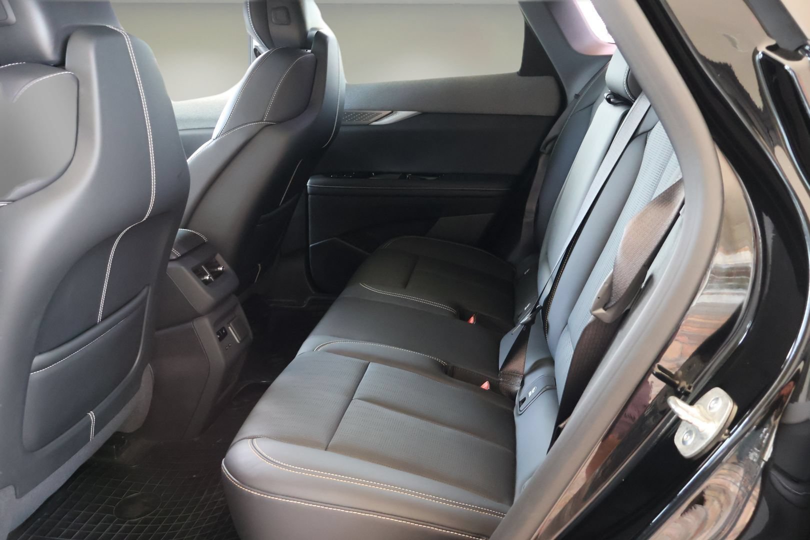 Certified 2025 Cadillac Optiq Luxury 2 w/ LPO, Floor Liner Package AWD/4WD image 13