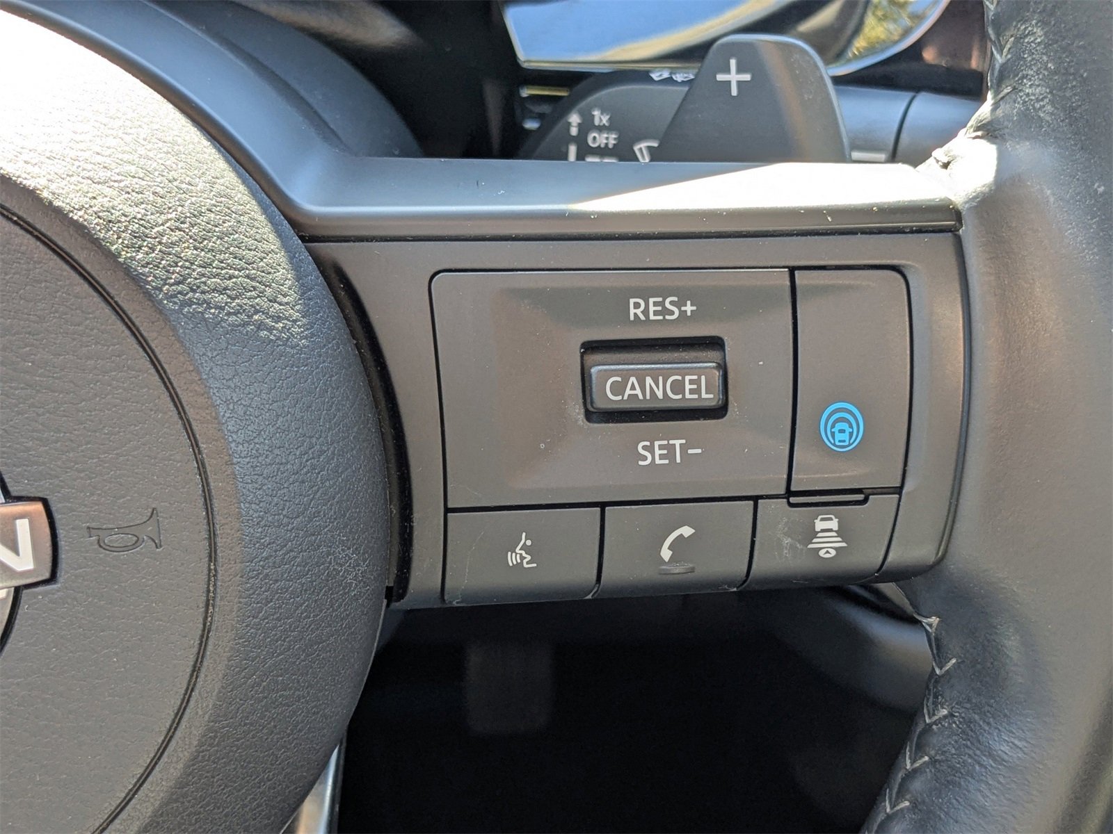 Used 2025 Nissan Pathfinder SV image 29