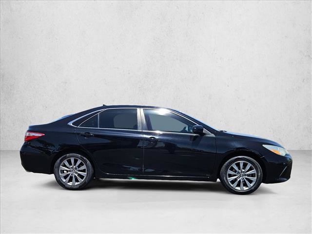Used 2017 Toyota Camry XLE w/ Moonroof Package FWD video 4