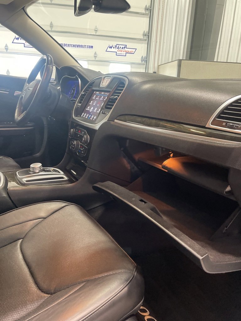 Used 2017 Chrysler 300 C image 48