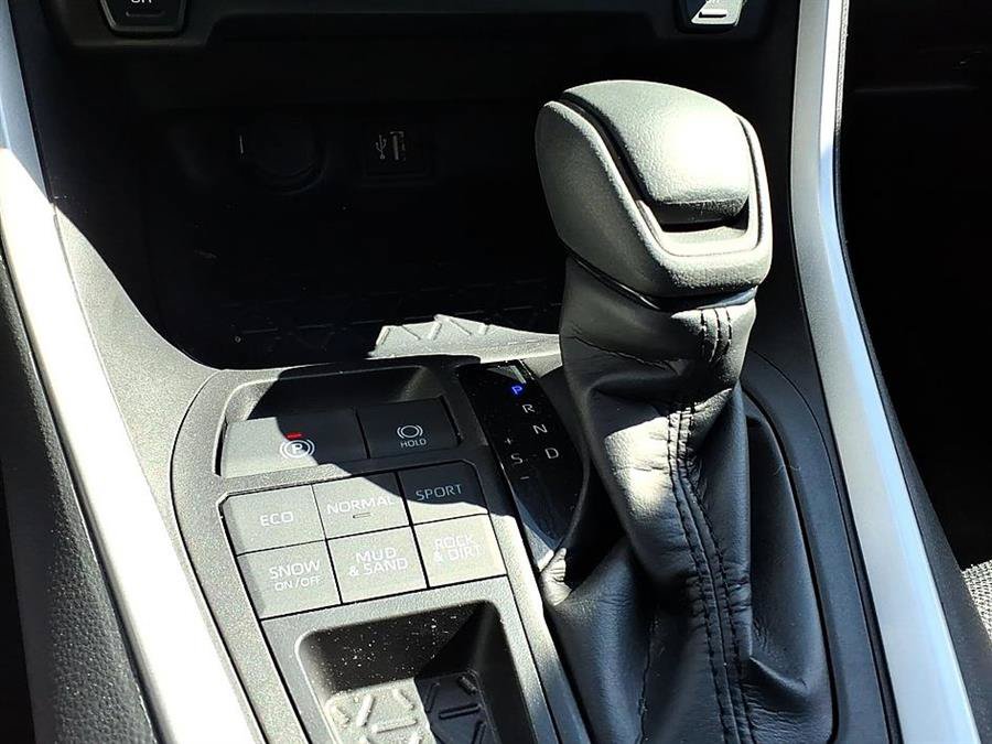 Used 2025 Toyota RAV4 LE AWD/4WD image 23