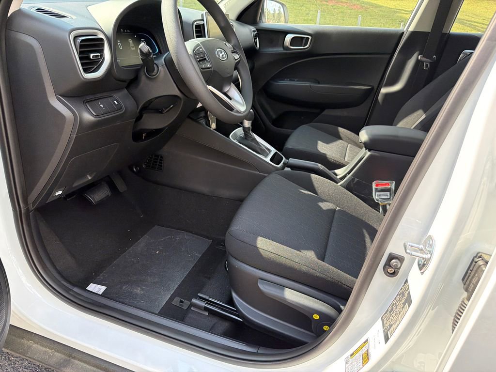 New 2026 Hyundai Venue SE image 9