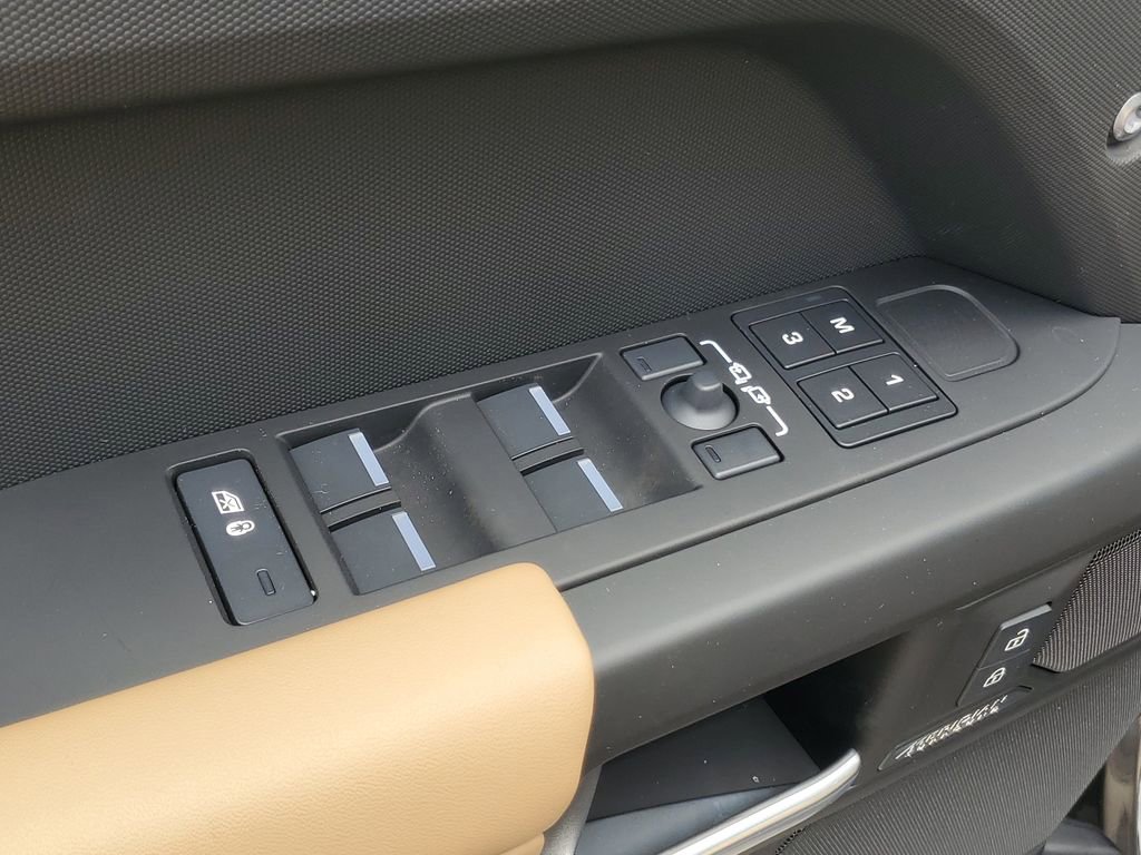 New 2026 Land Rover Defender 130 X-Dynamic SE AWD/4WD image 9