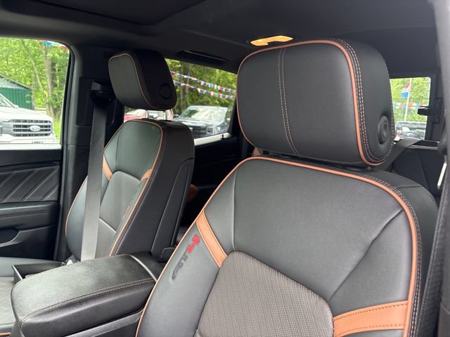 Used 2025 GMC Canyon AT4 w/ Technology Plus Package AWD/4WD image 9