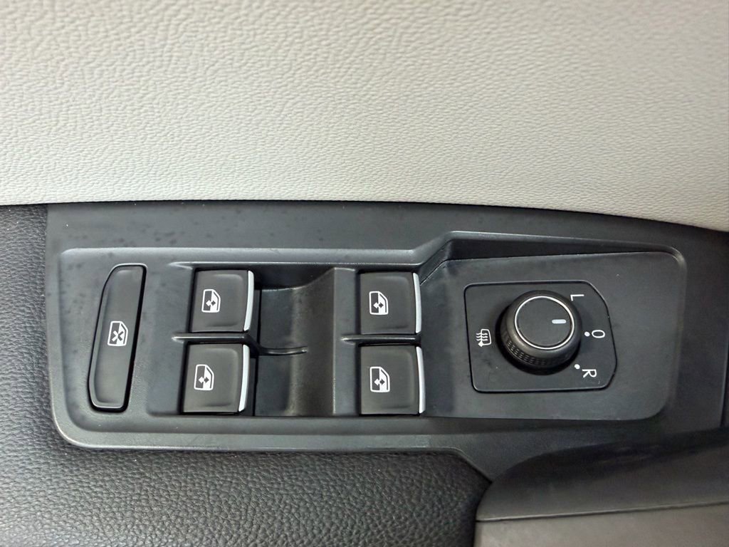 Used 2020 Volkswagen Tiguan SE image 21