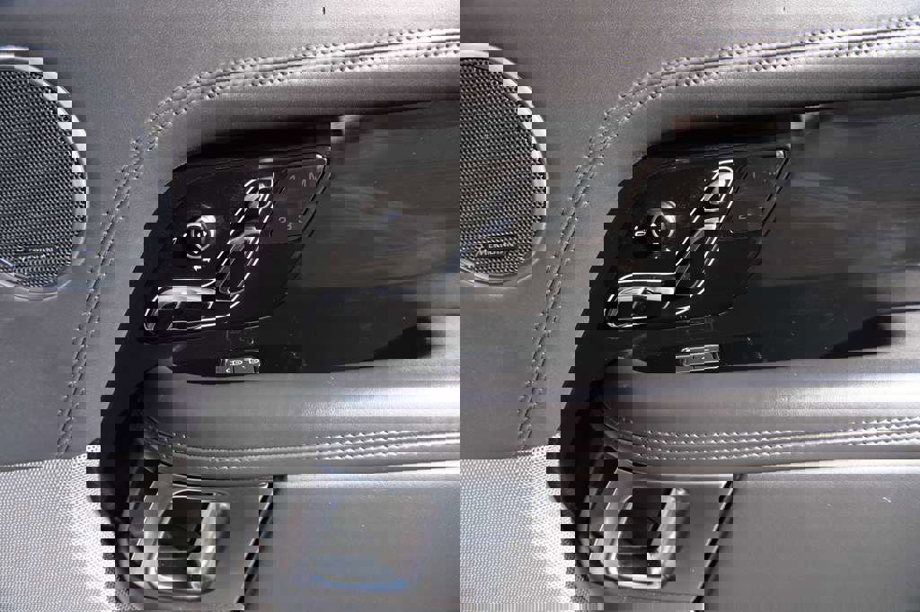 Used 2019 Land Rover Range Rover Autobiography image 44