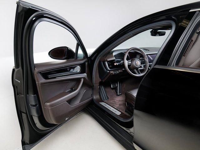 New 2025 Porsche Panamera 4 image 22