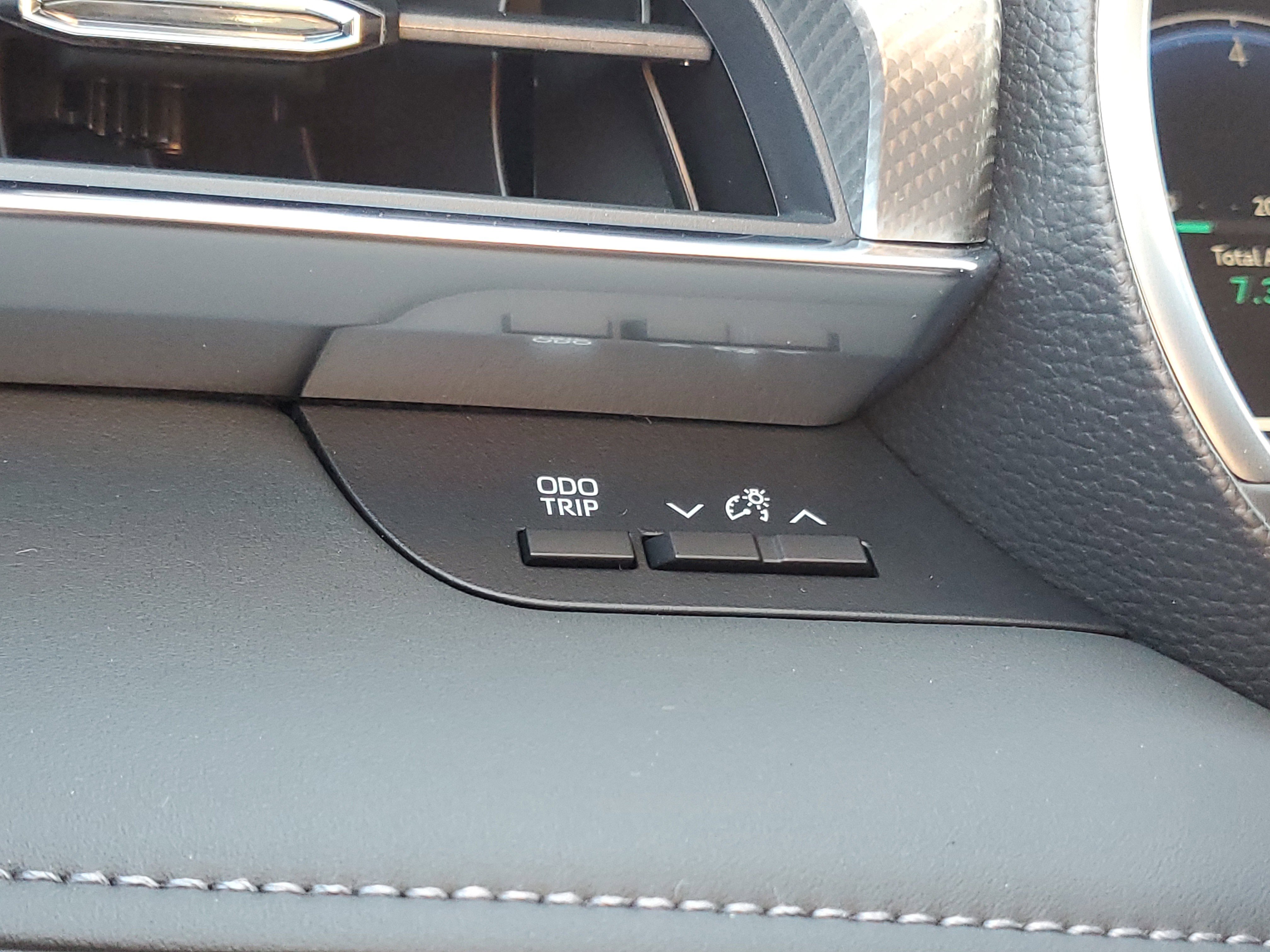 New 2025 Toyota Highlander Platinum image 36