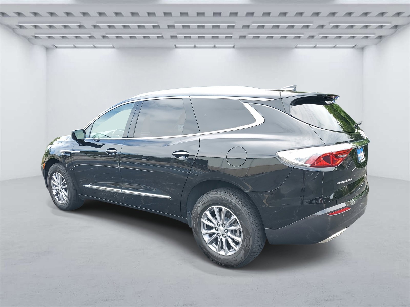 Used 2022 Buick Enclave Essence image 3