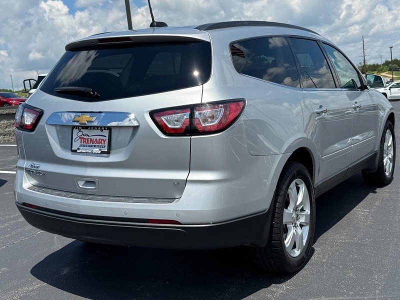 Used 2017 Chevrolet Traverse LT w/ Style and Technology Package FWD image 3
