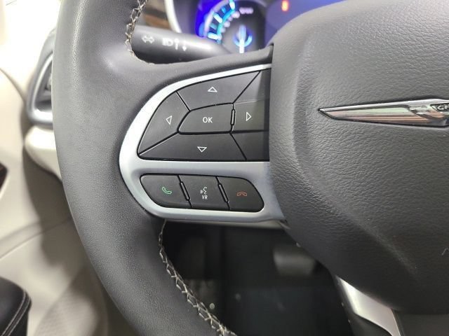 Used 2023 Chrysler Pacifica Limited FWD image 28