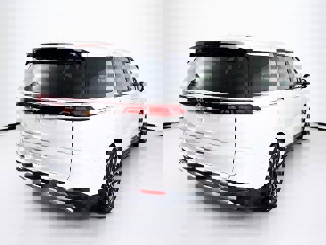 Certified 2024 Kia Carnival EX image 5