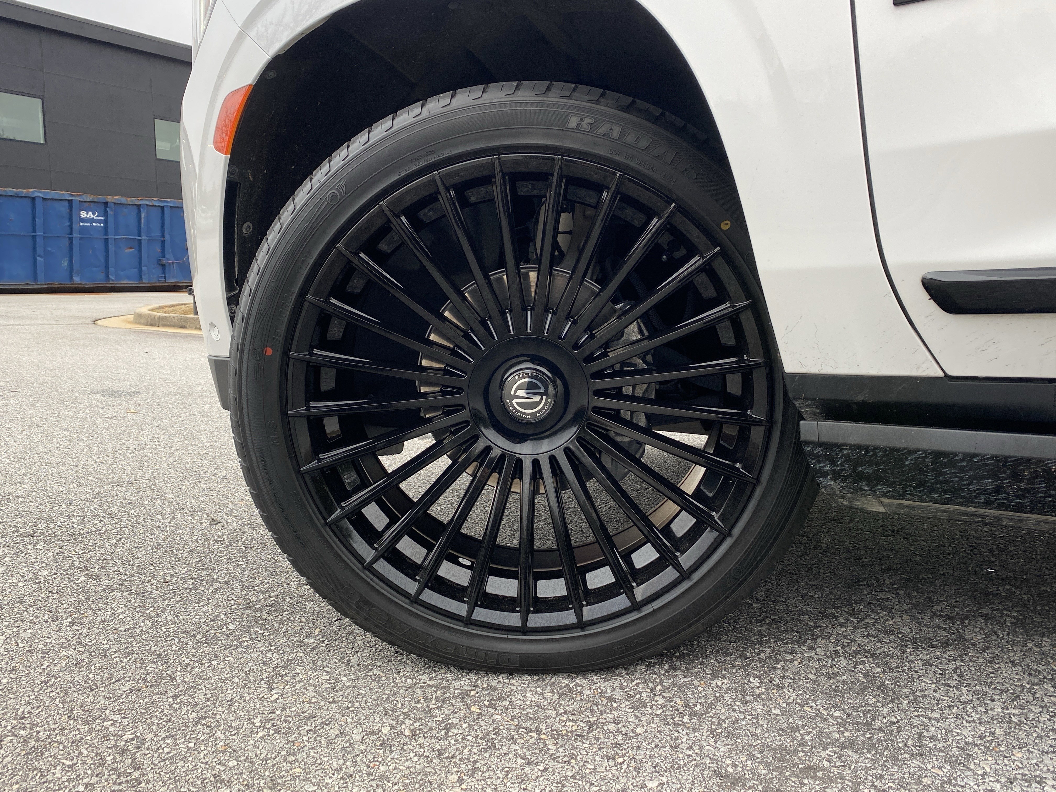 Used 2024 GMC Yukon Denali w/ Denali Reserve Package image 18