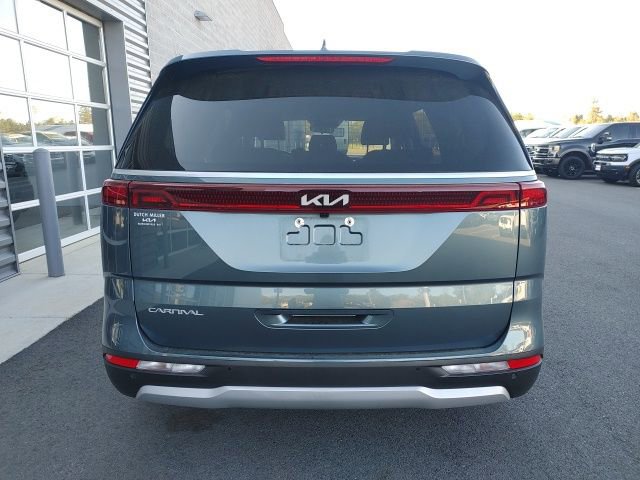 Used 2024 Kia Carnival EX image 4
