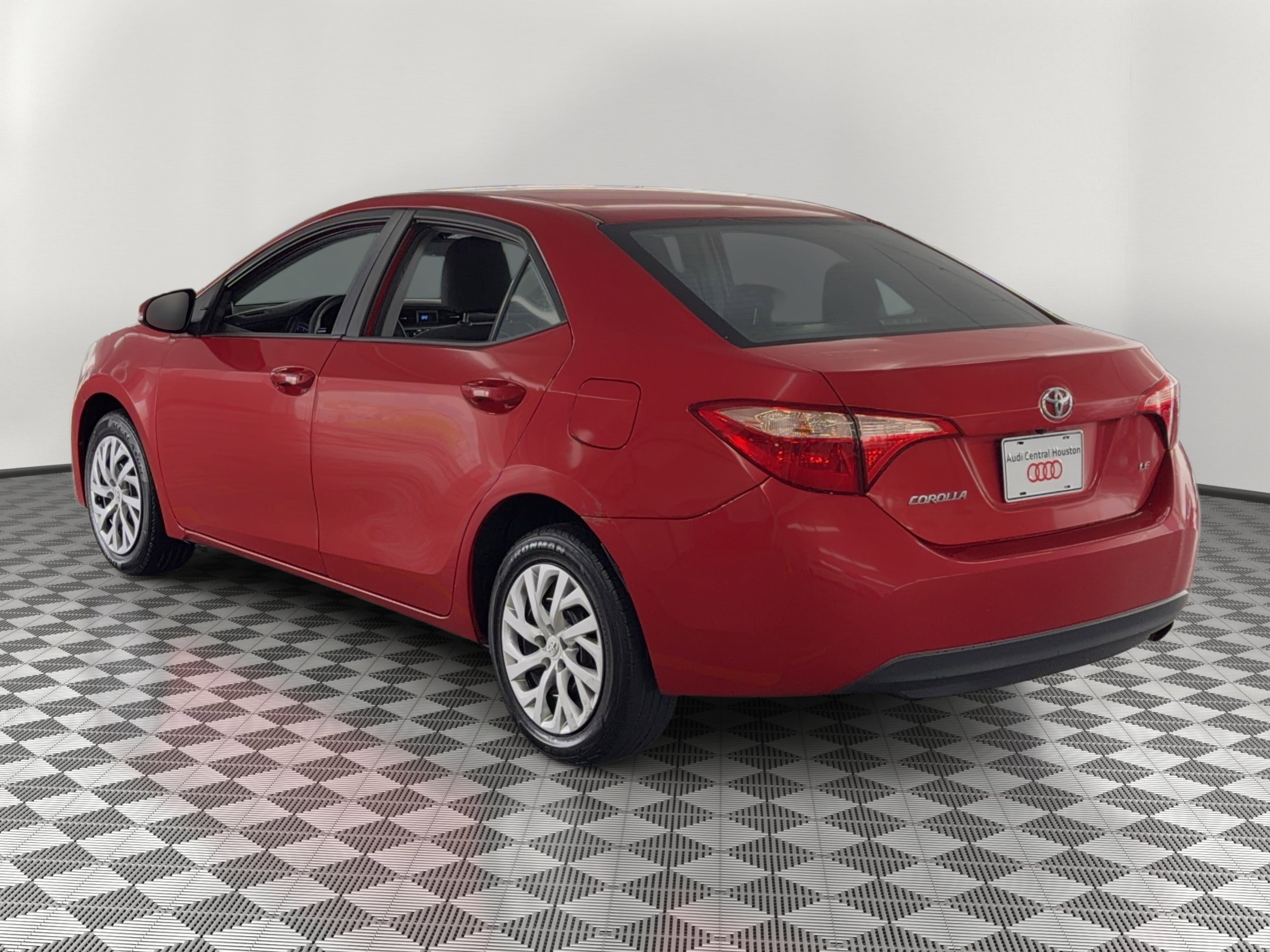 Used 2019 Toyota Corolla LE FWD image 3