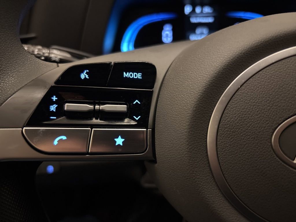 Certified 2025 Hyundai Elantra SE image 15